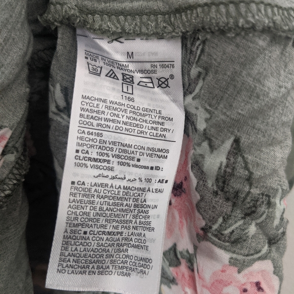 Old Navy Women's Summer Dress. - Picture 3 of 5